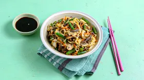 Лапша с говядиной и овощами по-азиатски
