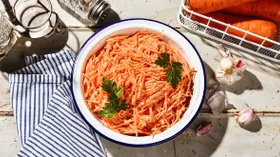 Морковь со сметаной и чесноком