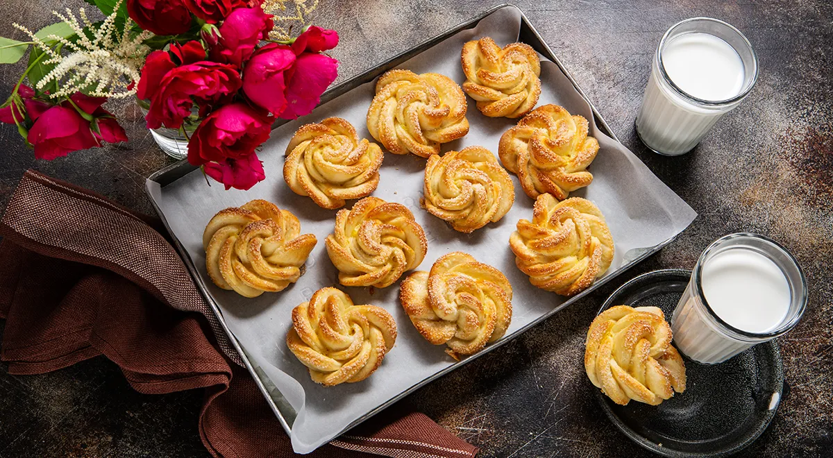 Булочки-розочки из дрожжевого теста