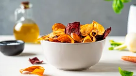 Чем полезным заменить чипсы и не только: диетолог посоветовала альтернативные закуски