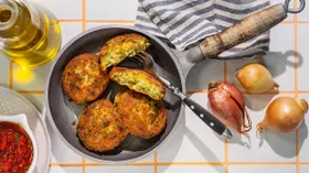 Постные луковые котлеты