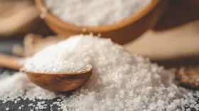 Сколько соли в вашей тарелке: врач перечислила продукты с рекордным содержанием натрия