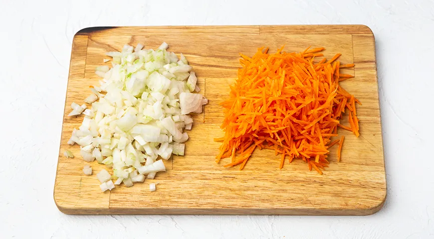 Подлива томатная с фаршем на сковороде