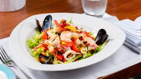 Как приготовить замороженный морской коктейль