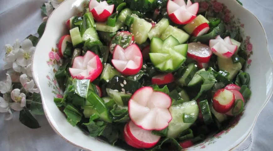 Весенний салат из свежих овощей