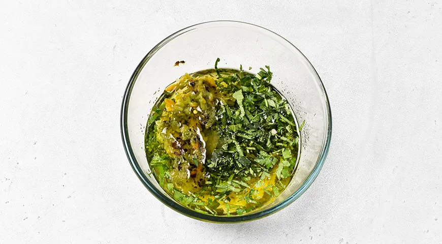 Запеченные перцы, маринованные с чесноком