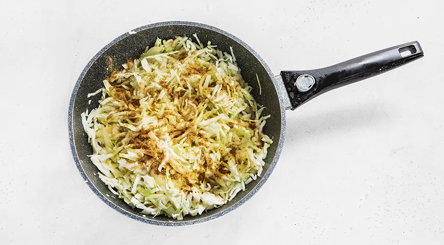 Тушенная капуста с шампиньонами