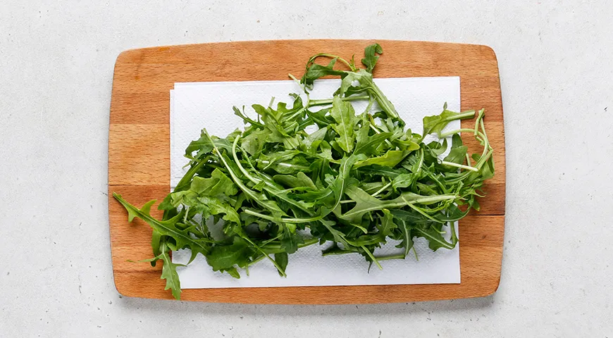 Лаваш с красной рыбой, огурцом и плавленым сыром