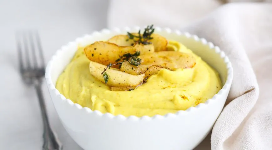 Картофельное пюре с яблоками и карри 