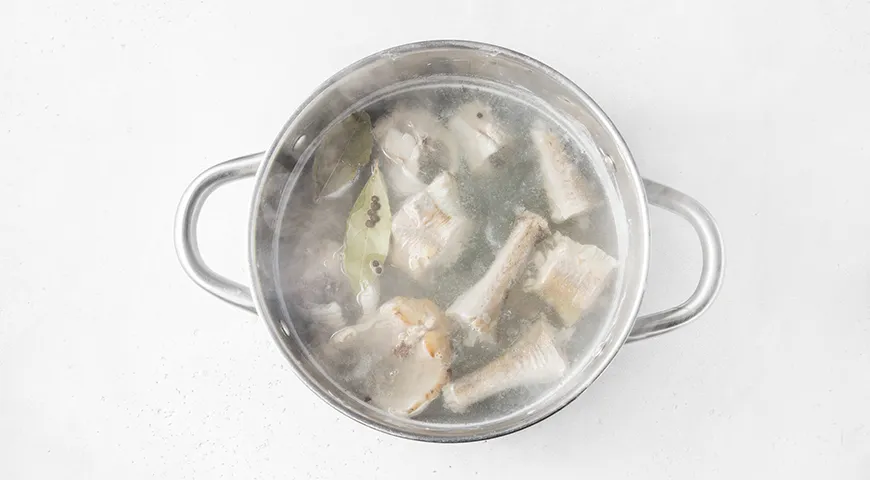 Рыбный суп из минтая с картофелем