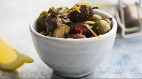 Рецепты с фруктами, чили и оливками