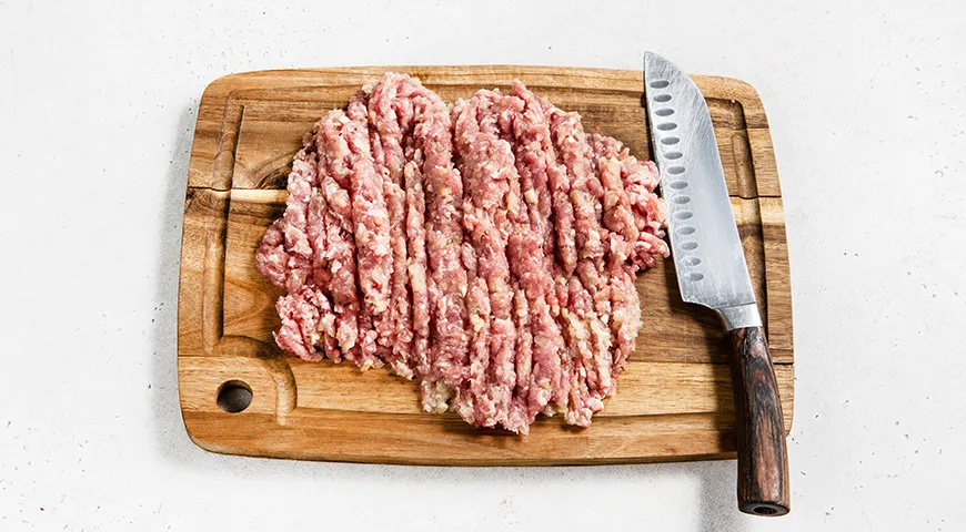 Сочные рубленые котлеты из свинины на сковороде