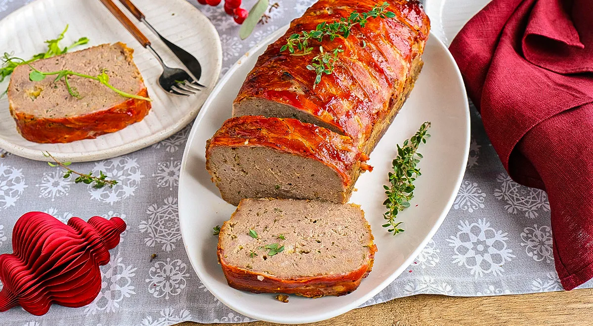 Рецепт рулета из мясного фарша в беконе