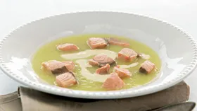 Суп из семги с чесночным кремом
