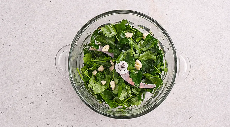 Запеченный молодой картофель с соусом чимичурри