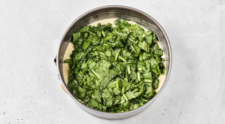 Сладкий заливной пирог со щавелем