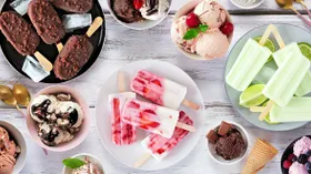Все, что нужно знать о мороженом: почему быстро тает, с чем вкуснее подавать и можно ли угощать питомцев
