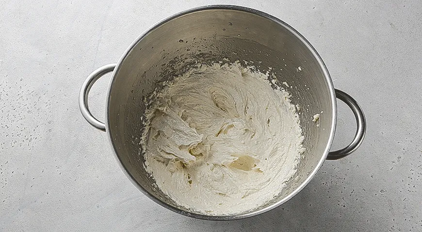 Ванильный торт с черешней