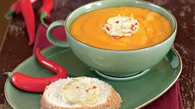 Густой морковный суп с острым маслом