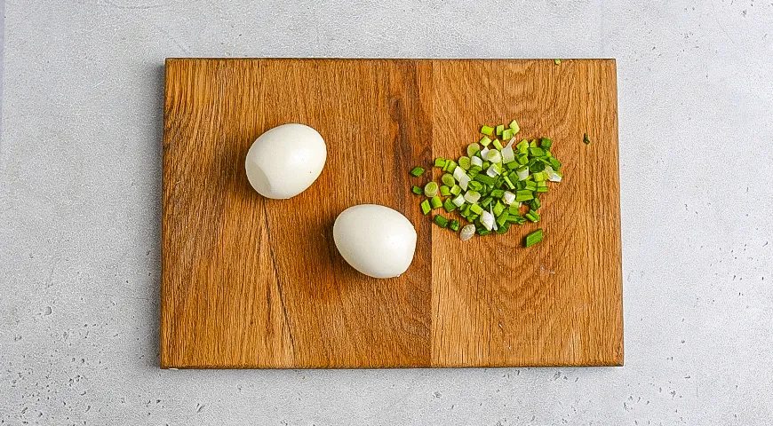 Фаршированные яйца с сельдью