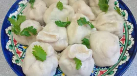 Хинкали с бараниной и кинзой
