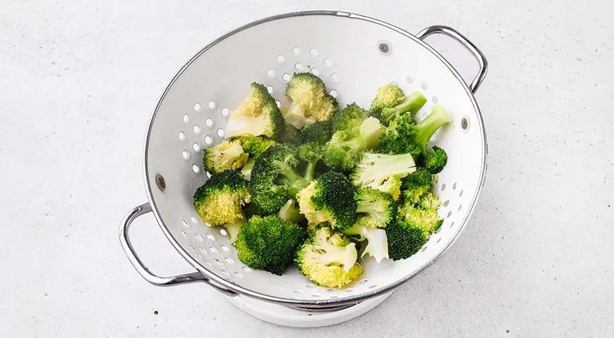 Индейка с брокколи в духовке