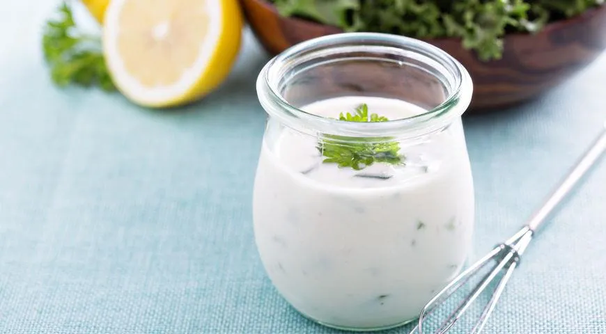 Рецепт соуса для рыбы из греческого йогурта с лимоном