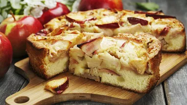 Шарлотка с яблоками в духовке: 5 простых проверенных рецептов