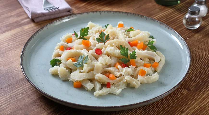 Салат из отварного бараньего рубца с овощами