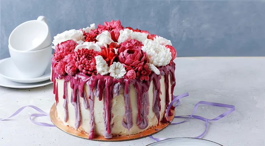 В современной кухне зефир используют для украшения тортов