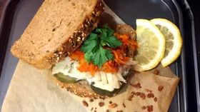 Сэндвич с треской и морковью
