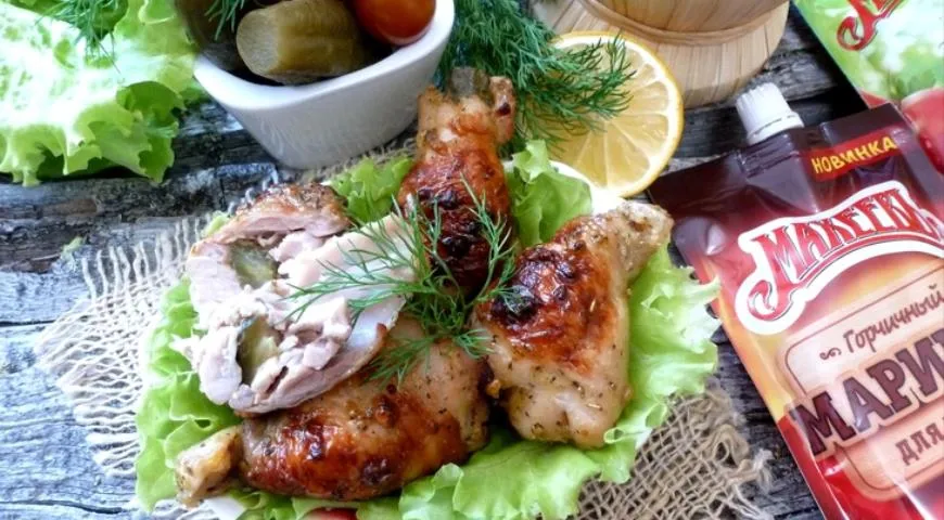Готовим запеченные куриные ножки, фаршированные маринованным огурчиком