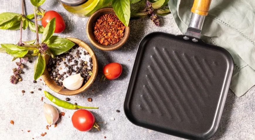 Хорошая сковорода-гриль чугунная, но антипригарное покрытие менее прихотливое и более простое в использовании