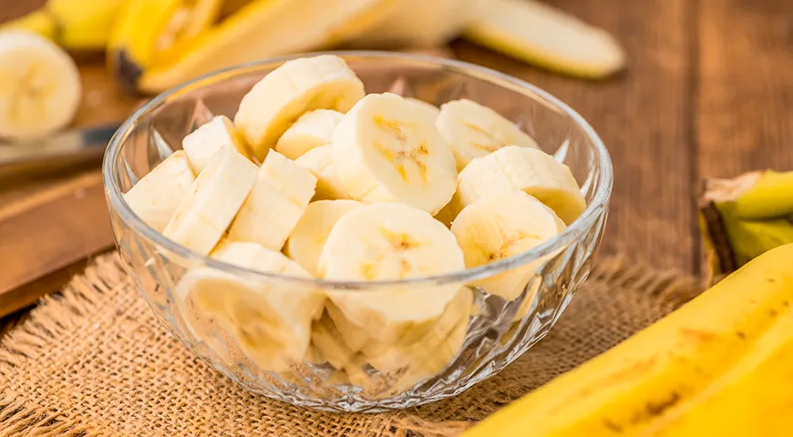 В бананах очень мало белка, а значит, дать ощущение насыщения они не могут