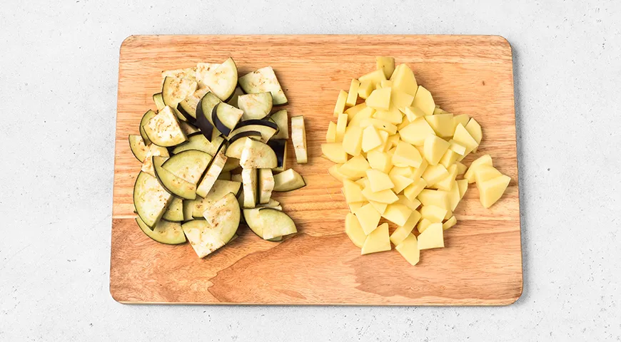 Чанахи со свининой в горшочках