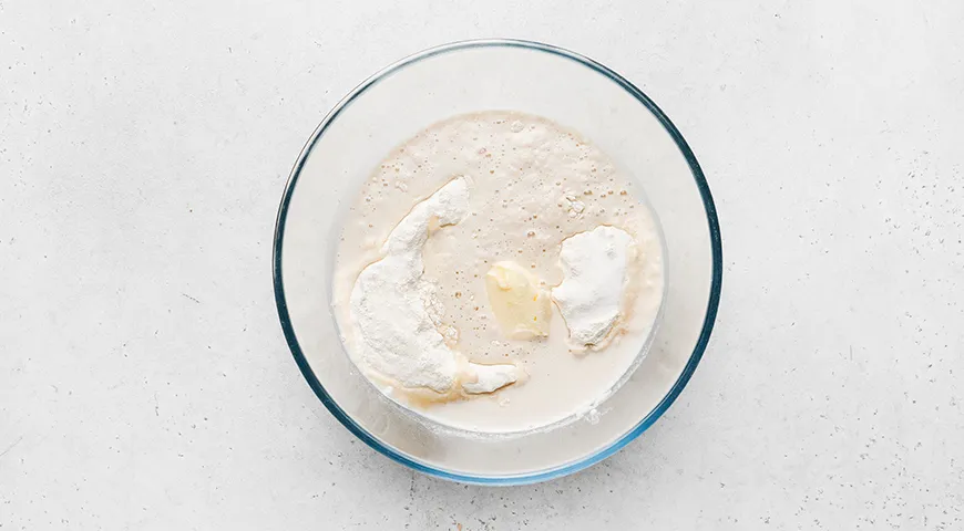 Сладкие булочки с яблоками и корицей