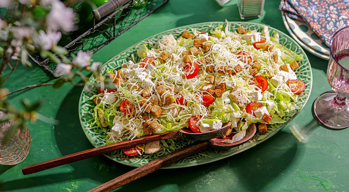 Рецепт салата Цезарь с сыром фета