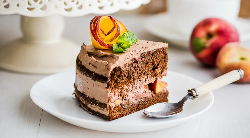 Бисквитный торт с персиками, фото gastronom.ru