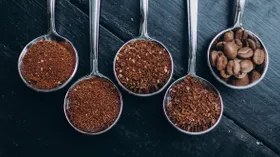 Помол кофе: полное руководство по выбору степени помола для любого способа заваривания