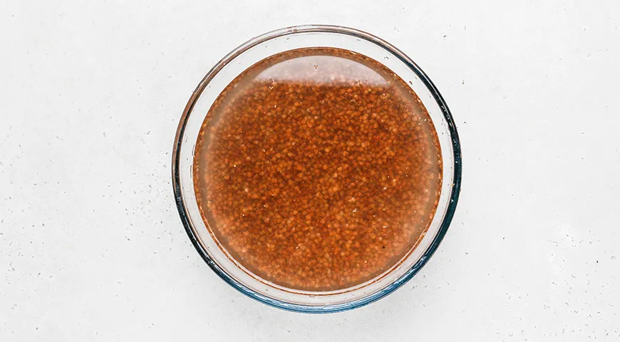 Гречка с тушёнкой и томатной пастой (на сковороде)