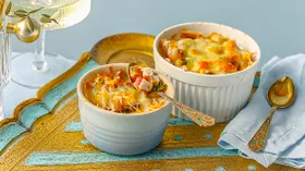 Жюльен с копченой рыбой и помидорами