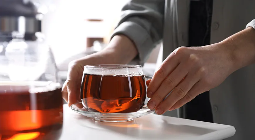 Регулярное умеренное потребление черного чая без сахара способно благоприятно влиять на сердечно-сосудистую систему