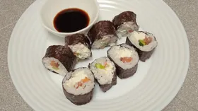 Роллы с форелью и огурцом