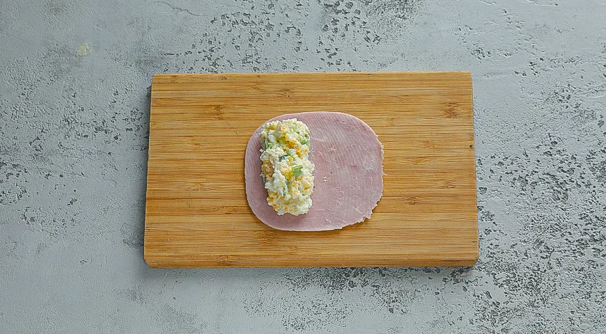 Рулеты из ветчины с яичным салатом