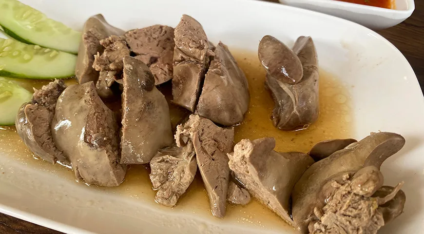 Цвет готовой вареной куриной печенки — серовато-коричневый