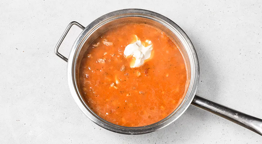 Гуляш из курицы с подливкой на сковороде