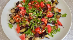 Салат с жареными баклажанами