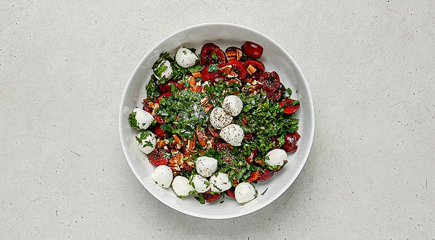 Салат с черешней