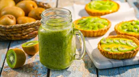 Смузи из киви, банана и манго