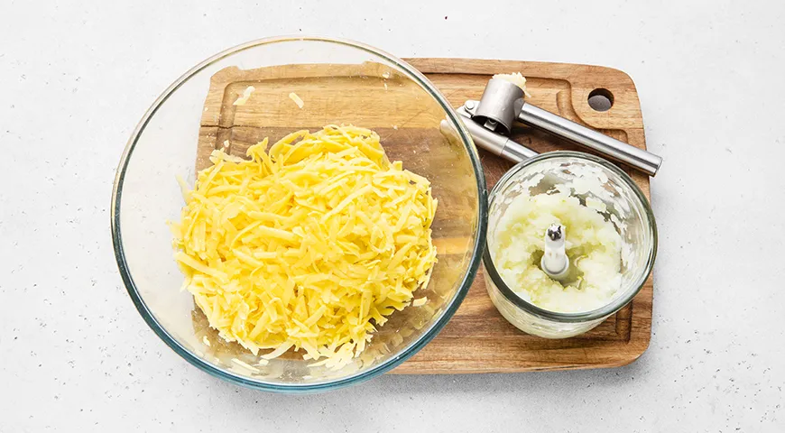 Пицца на картофельном тесте на сковороде